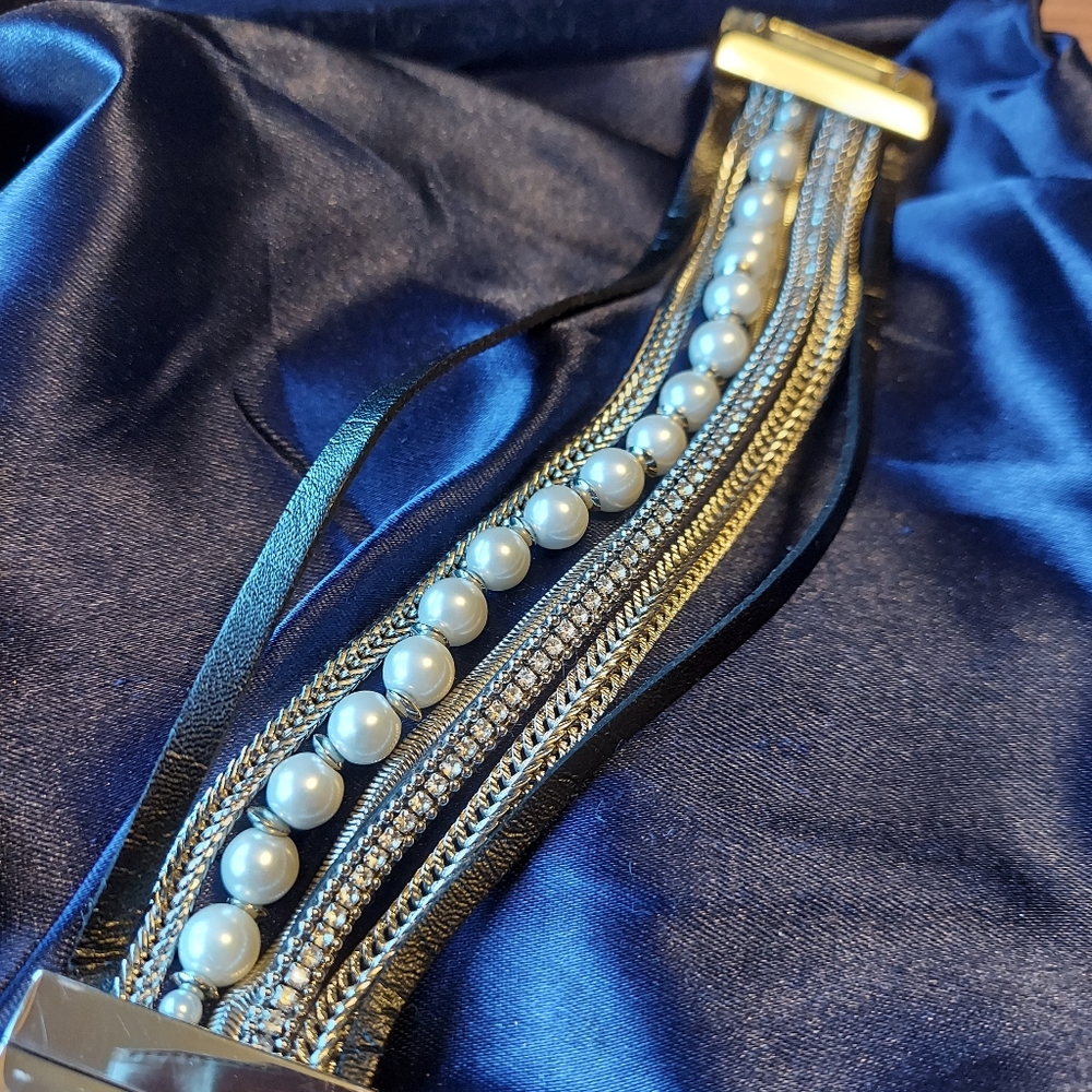MultiLayers Magnetic Bracelet.Modern& Current:Leather Metal Rhinestone  Pearls.